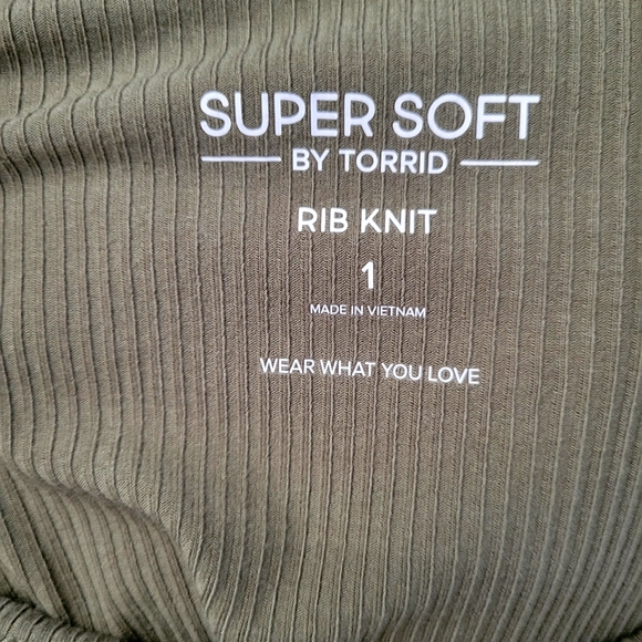 Torrid Olive Notch Tank - Picture 3 of 4